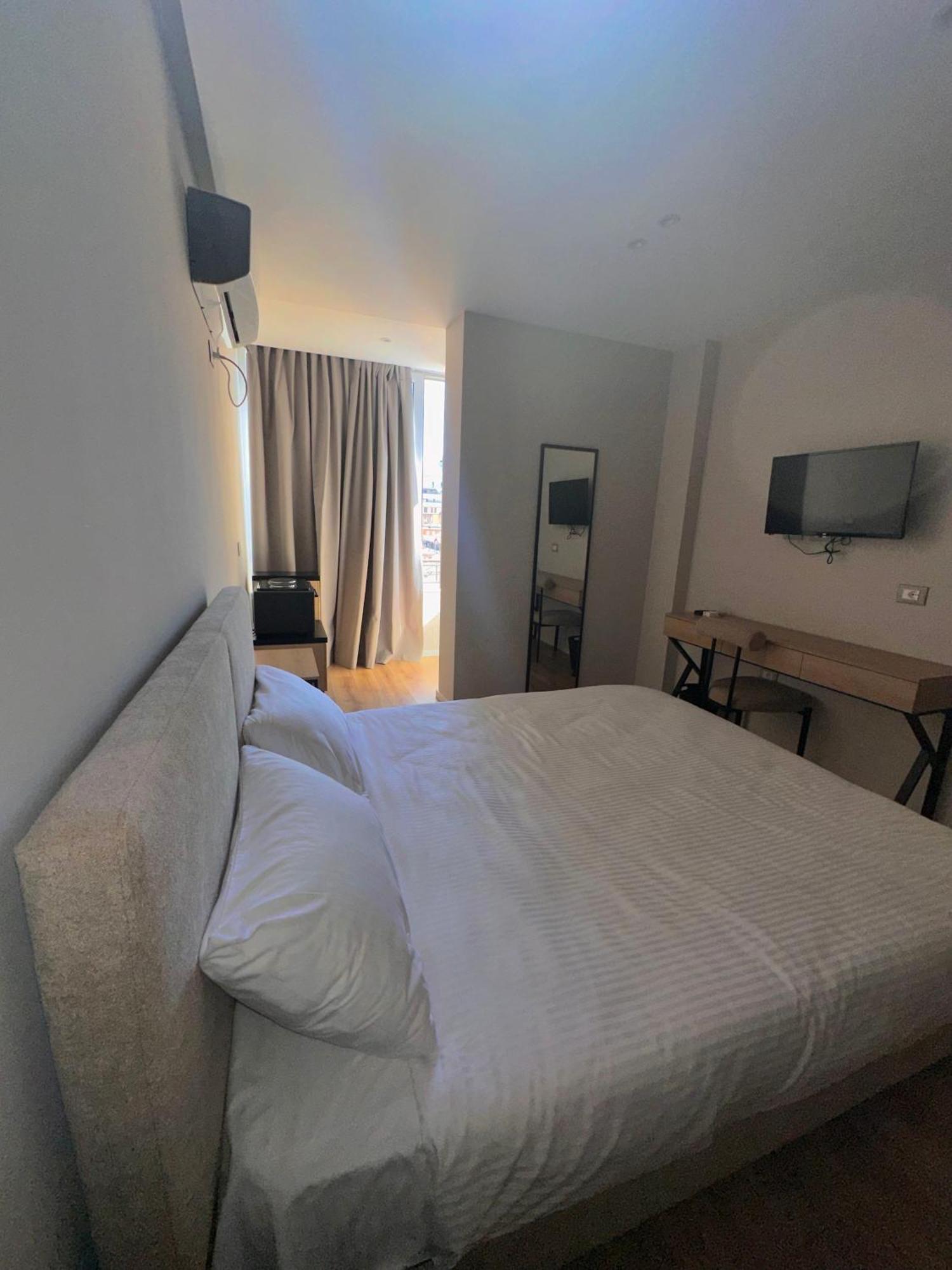 Amazon 8 Guesthouse Tiran Dış mekan fotoğraf